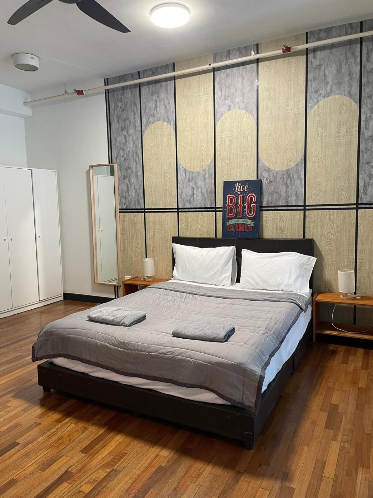 Airy King Bed Decohome