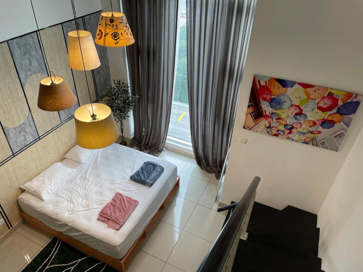 Pangsapuri Airy King Bed Decohome *