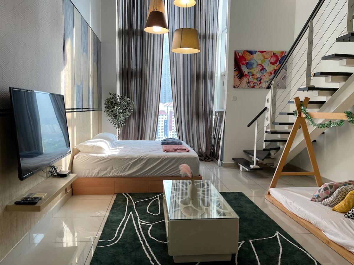 Pangsapuri Airy King Bed Decohome Kuala Lumpur